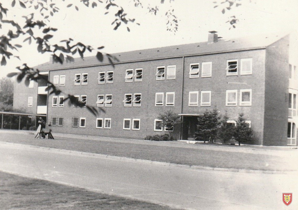 1982 - Blick auf das Gebäude der Stabsbatterie Art.Rgt. 6 in der Liliencron-Kaserne in Kellinghusen